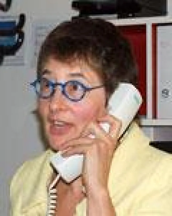 Hautärztin Dr. Simon an der gebührenfreien Hotline