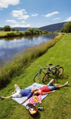 Bild: Auf dem Weser-Radweg durch den Sommer radeln