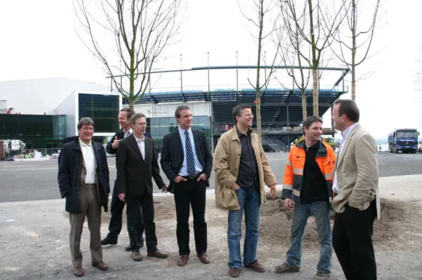Bild: Festspielhaus-Vorplatz: Pflanzung von 373 Bäumen hat begonnen