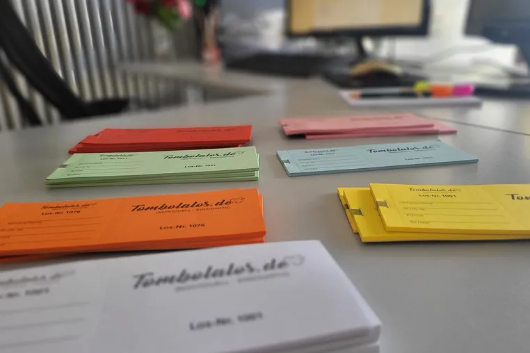 Bild: Trauerdrucksachen, Tombola Lose & mehr in der Druckerei Rossa GmbH – Wer steckt dahinter?