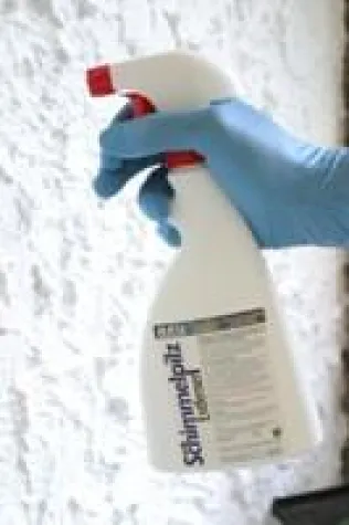 Bild: Schimmelpilze mit Jati-Schimmelpilz-Entferner selbst entfernen