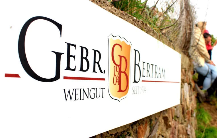 Ahrwein auf Ibiza: Gebrüder Bertram präsentieren Ahrtal-Weine beim IbizaHEUTE-Feinschmeckertreff Bild: Ahrwein auf Ibiza: Gebrüder Bertram präsentieren Ahrtal-Weine beim IbizaHEUTE-Feinschmeckertreff