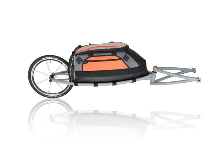Neuer einrädiger Fahrradanhänger von AIOLOS wird auf der Eurobike 2009 in Friedrichshafen präsentiert Bild: Neuer einrädiger Fahrradanhänger von AIOLOS wird auf der Eurobike 2009 in Friedrichshafen präsentiert
