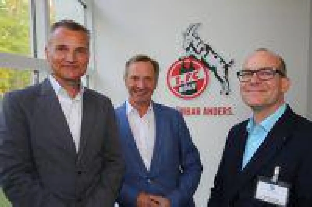 Frank Sahler, 1. FC Köln, Jürgen Linnenbürger und Henning Fretzdorff, Vorstand Marketing Club (v.l.n.r.). Foto Michael Helmkamp