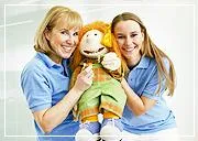 Bild: Dr. Dr. Schmid Msc & Kollegen: Kinderzähne und Kinderzahnärztin Gabriela Schmid - Ein traumhaftes Team