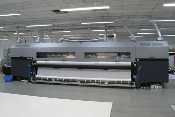 Neue Kreativität im Großformatdruck - Leipziger Spezialisten für XXL-Werbung setzen auf DURST RHO 500R Bild: Neue Kreativität im Großformatdruck - Leipziger Spezialisten für XXL-Werbung setzen auf DURST RHO 500R