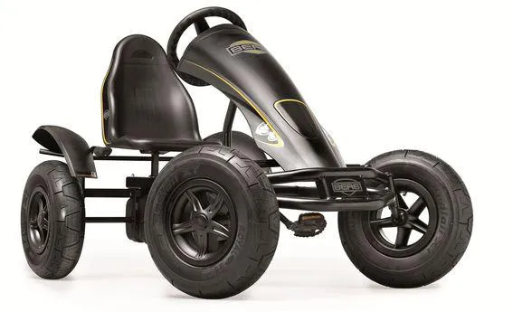 Bild: BERG Black Edition: das schwarze Geschwindigkeitsmonster. Pedal-Gokart in Top-Qualität sorgt für Fahrspaß pur