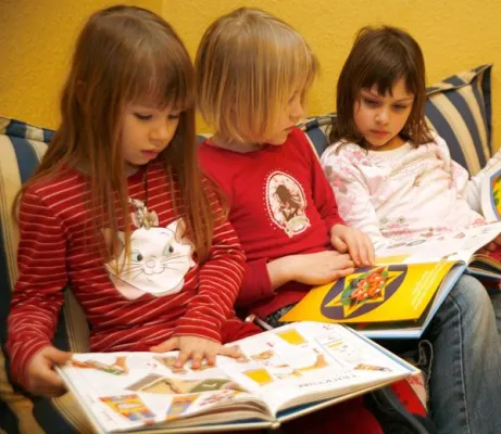 Bild: "Kinder beflügeln" fördert Lesen an der Martin-Luther-King-Schule in Reinickendorf