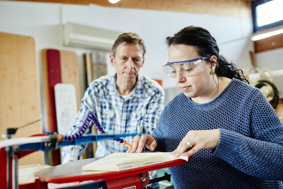 „Absolventen“ und „Bildung in der GWW“