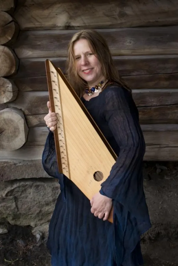 Sinikka Langeland ist eine der größten Folkkünstlerinnen Norwegens, Foto: (c) Linda Schade