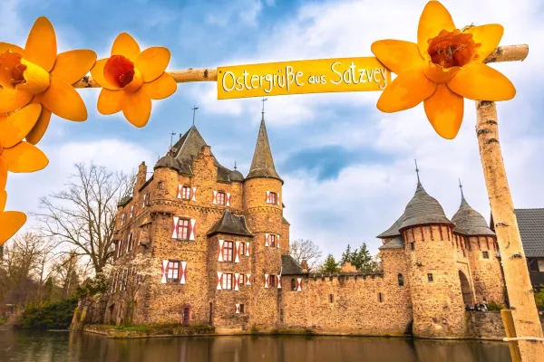 Bild: Ostermarkt auf Burg Satzvey am 20. und 21. April 2025