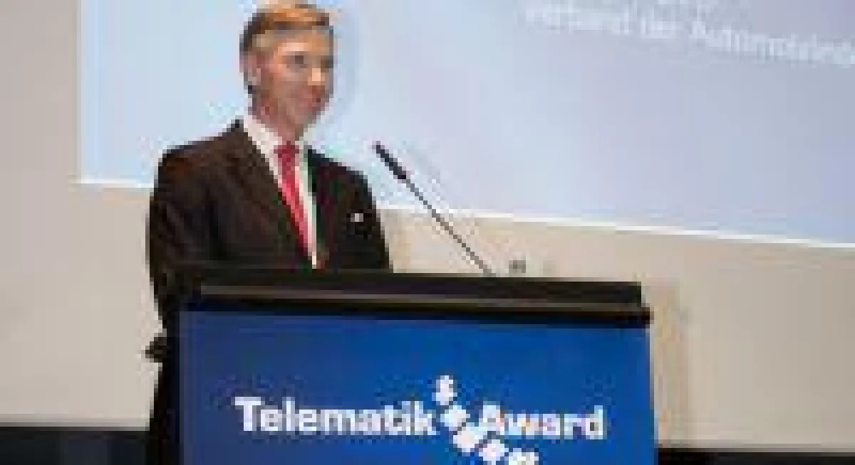 VDA-Geschäftsführer Dr. Kay Lindemann bei seiner Begrüßungsrede zur Verleihung des Telematik Awards 2014. Bild: Telematik-Markt.de