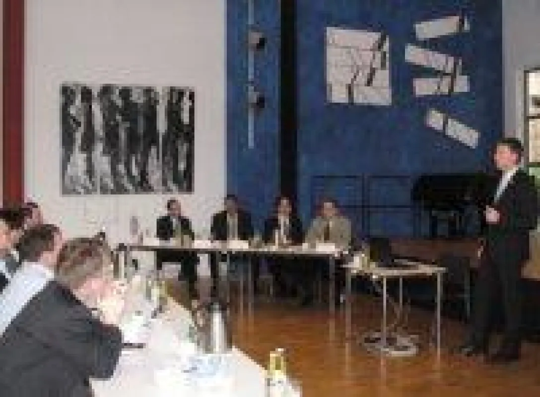 Christian Harste, Geschäftsführer der Dörken GmbH & Co. KG begrüßte die Workshop-Teilnehmer im Werner-Richard-Saal der Stiftung.