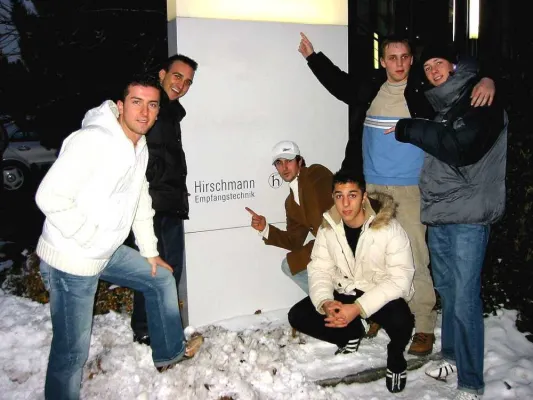 Bild: TECNOPLAST-Lehrlinge „schnuppern“ bei Hirschmann