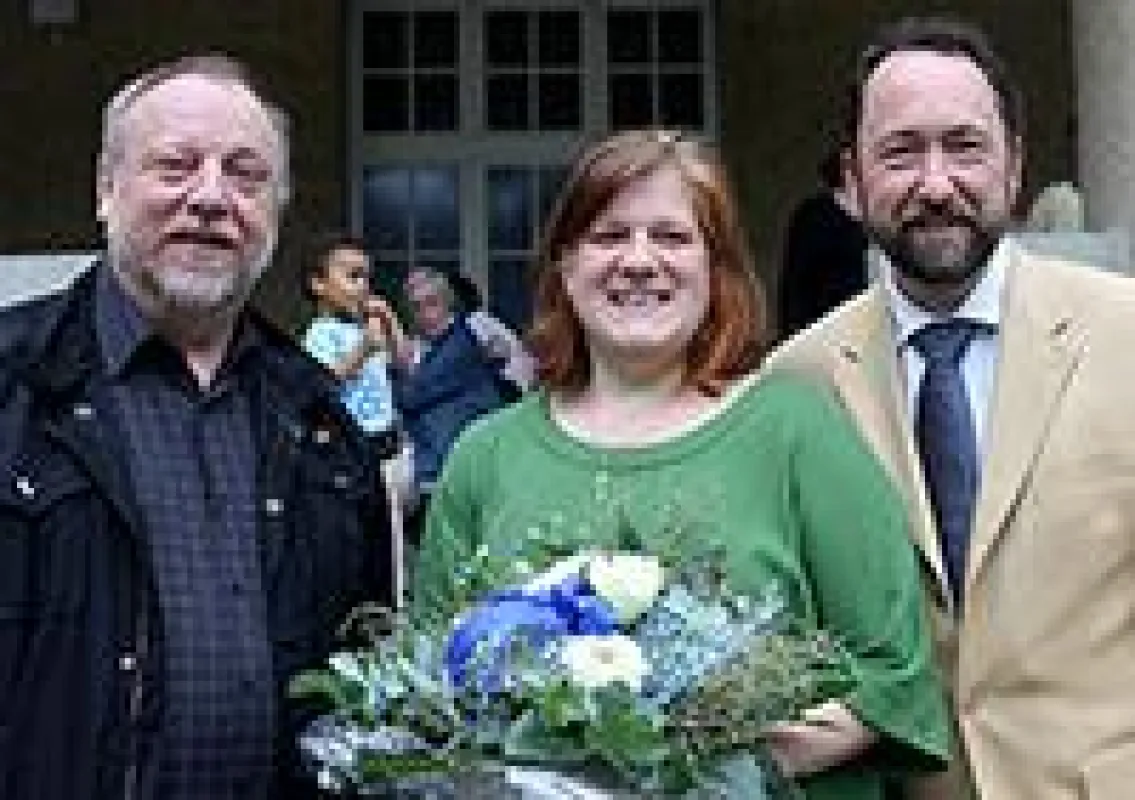 Daniela Ossowski mit Rektor Werle (links) und Studienleiter Höring. (c) PTH St. Augustin