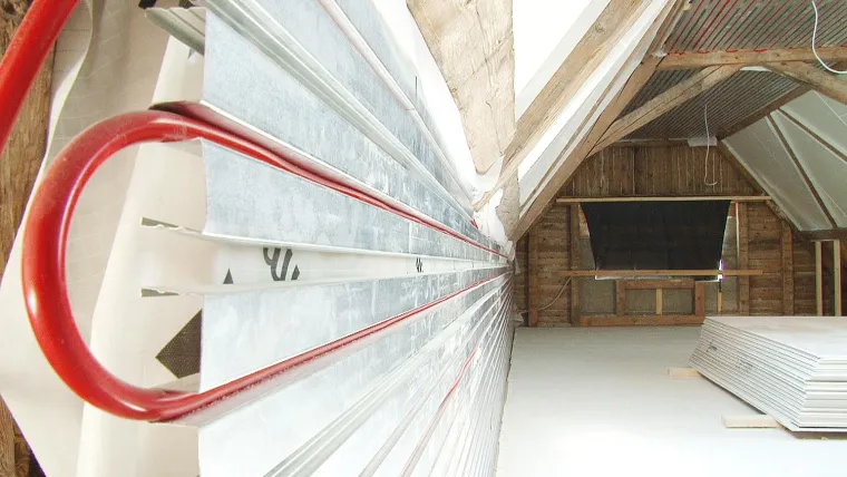 Bild: Sanft und wohngesund heizen und kühlen unterm Dach