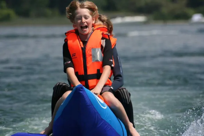 Bild: Gardasee: Ungetrübter Wasserspaß trotz niedrigen Pegelstands