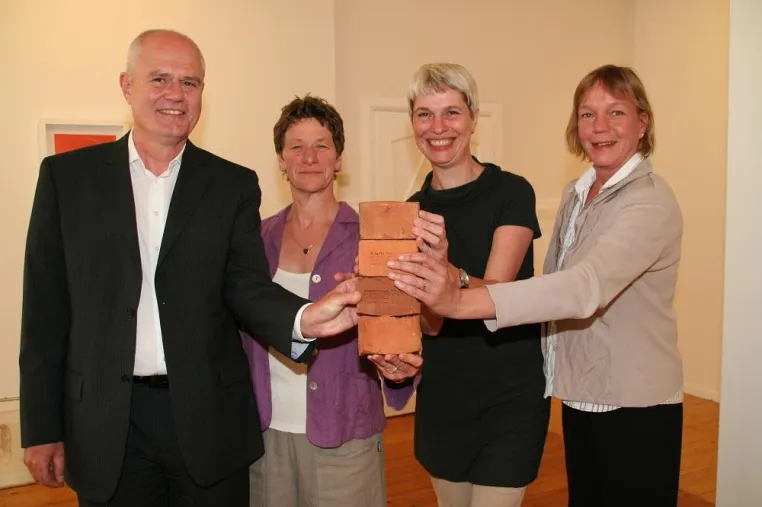 Bausteine im Zeichen der Kunst: IDNord und ID Plus unterstützen das Künstlerhaus Lauenburg/Elbe Bild: Bausteine im Zeichen der Kunst: IDNord und ID Plus unterstützen das Künstlerhaus Lauenburg/Elbe