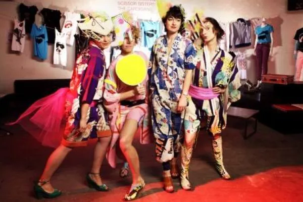 YOOX feiert 8. Geburtstag - Ein explosiver “Mix & Match” aus Musik und Stil Bild: YOOX feiert 8. Geburtstag - Ein explosiver “Mix & Match” aus Musik und Stil