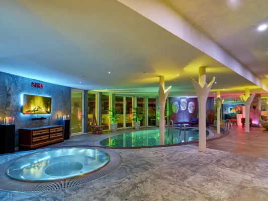 Bild: Tauchen Sie ein in Ihre persönliche Wellnessoase im Zentrum von Stuttgart - Luxfit-Spa