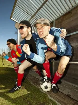 Grünen-Politiker Ströbele erlaubt Newcomerband die Verwendung der Original-WM-'54 Reportage von Bern. Bild: Grünen-Politiker Ströbele erlaubt Newcomerband die Verwendung der Original-WM-'54 Reportage von Bern.