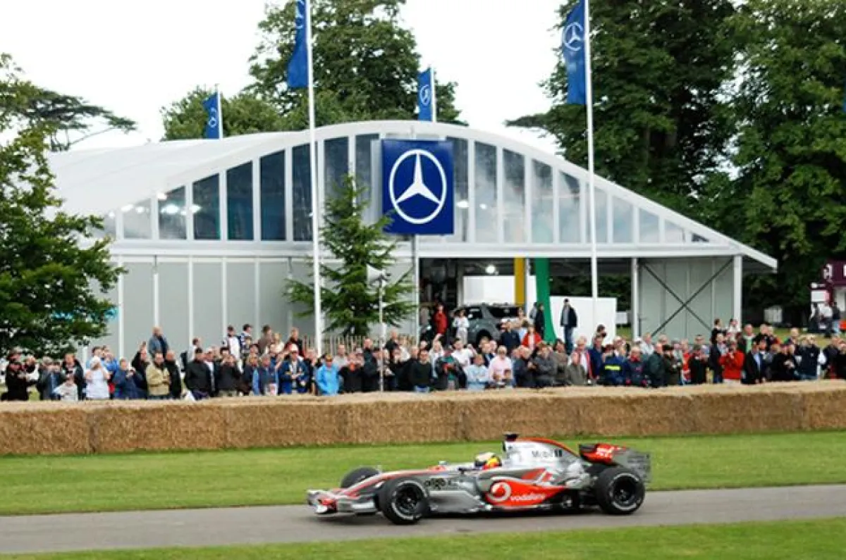 Losberger errichtete beim Goodwood Festival of Speed auf dem ganzen Areal Themenparks und Präsentationseinheiten für Sponsoren, Showrooms und Shops.