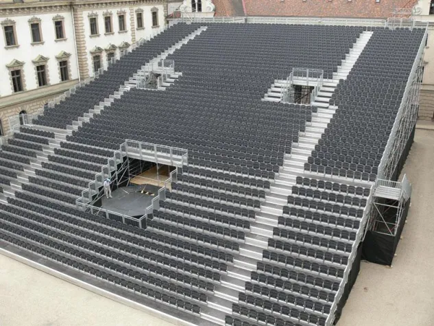 Bild: RANG EINS stellt auch 2009 Tribüne für Thurn und Taxis Schlossfestspiele