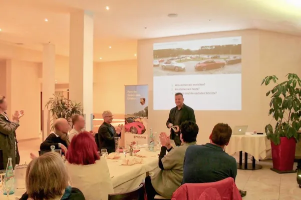 Karl-Heinz von Lackum entwickelt Markenauftritt für Porscheclub Darmstadt Bild: Karl-Heinz von Lackum entwickelt Markenauftritt für Porscheclub Darmstadt