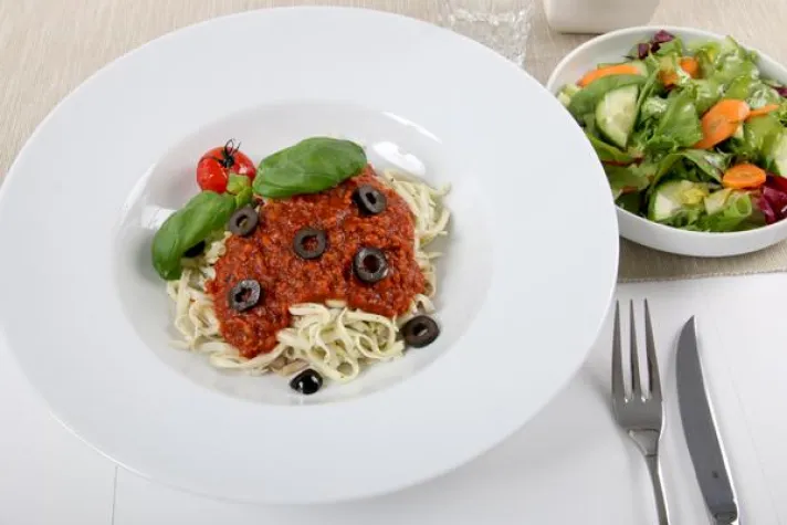 Bild: Mit dem Fußball auf der Weihrauchstraße von Bali nach Sizilien