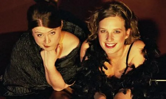 Regensburg am Freitag, 13. Februar 2009 - ... Zack - Glück - Dinnershow auf der Donauinsel Bild: Regensburg am Freitag, 13. Februar 2009 - ... Zack - Glück - Dinnershow auf der Donauinsel