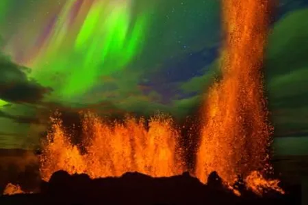 Bild: Lavafontänen treffen Nordlichter: Live-Film-Show über Islands Vulkane kommt nach München