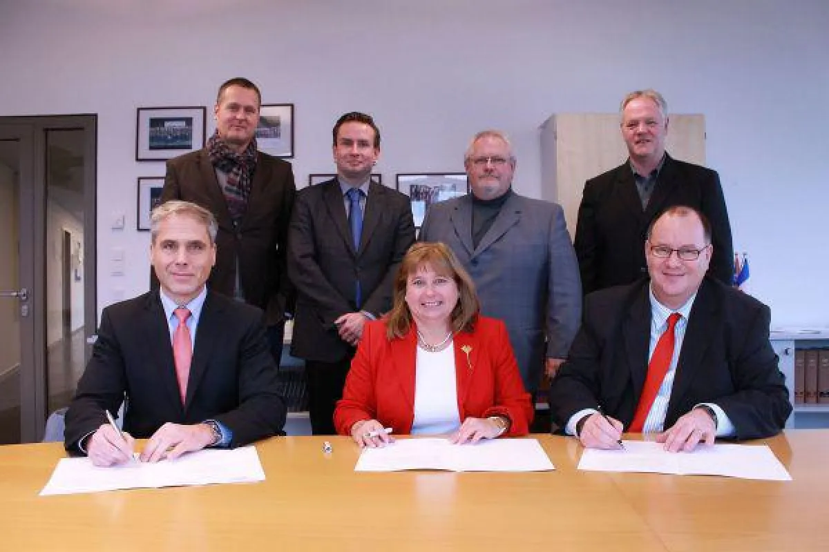 Foto: Die Unterzeichung der Kooperationsvereinbarung