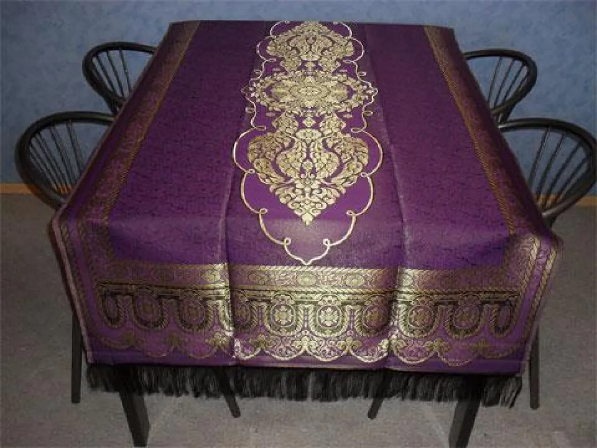 Tischdecke im Queen-Design