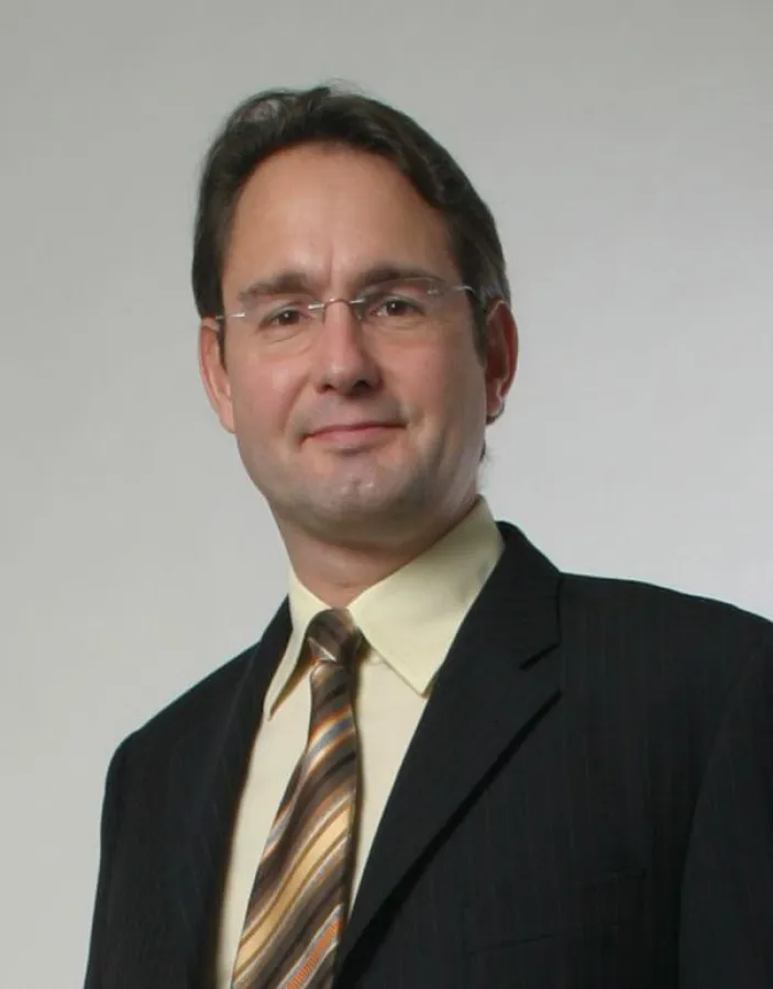 Robert Hörling,47, wirft für die Programmiermaschine einen Anker im Norden