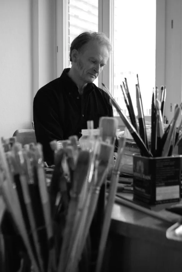 Dieter Wiesmüller in seinem Atelier. Foto: Kinderbuchhaus / Bretthauer