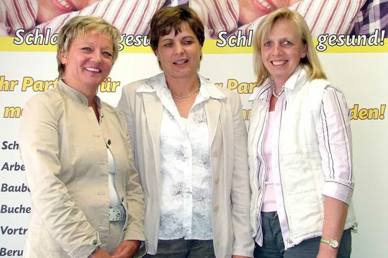 Bild: Martina Kaldek und Annegret Hinze sind frischgebackene Standortexperten bei athome baubiologie