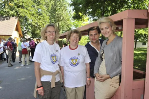 Bild: Wandern im Kampf gegen den Hunger