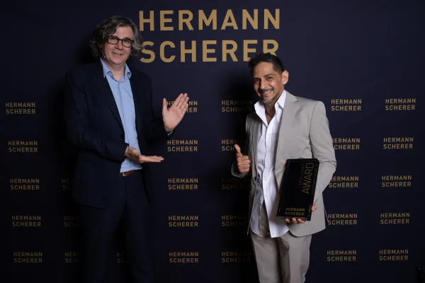 Cool vorgetragen, auf der heißesten Bühne des Abends. Bild: Cool vorgetragen, auf der heißesten Bühne des Abends.