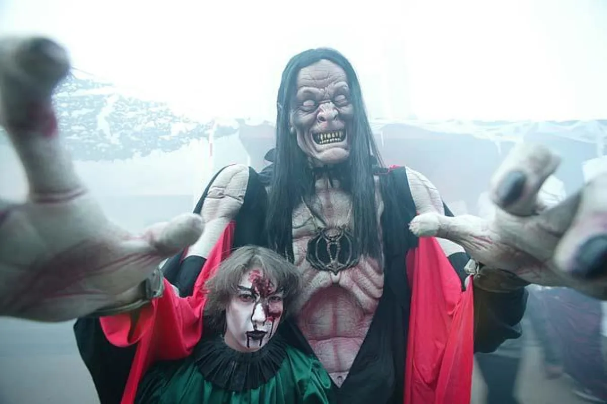 Gruselige Gestalten beim Halloween Horror Fest im Movie Park Germany