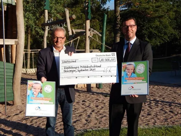 Bild: Personaldienstleister ISU und Fischer & Funke spenden 10.000 Euro