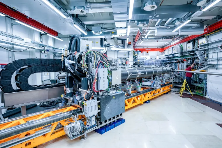Bild: Wenn heiße Elektronen auf Metalle prasseln