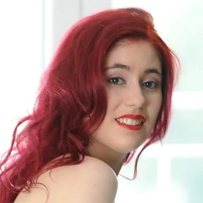 Star-Pianistin Cassandra Wyss bringt Mozart auf die Couch Bild: Star-Pianistin Cassandra Wyss bringt Mozart auf die Couch