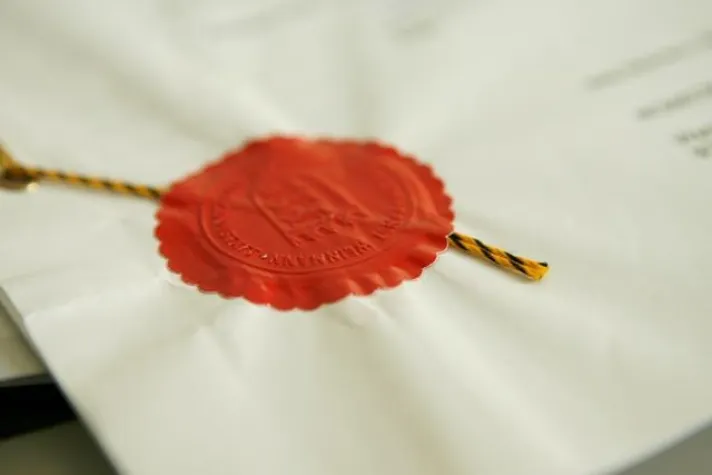 Bild: Kündigungsfrist bei Mietverträgen - Wohnräume vs. Geschäftsräume