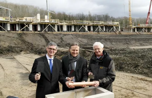 Bild: Düsseldorf: Erfolgreiche Grundsteinlegung in den „Gerresheimer Gärten“