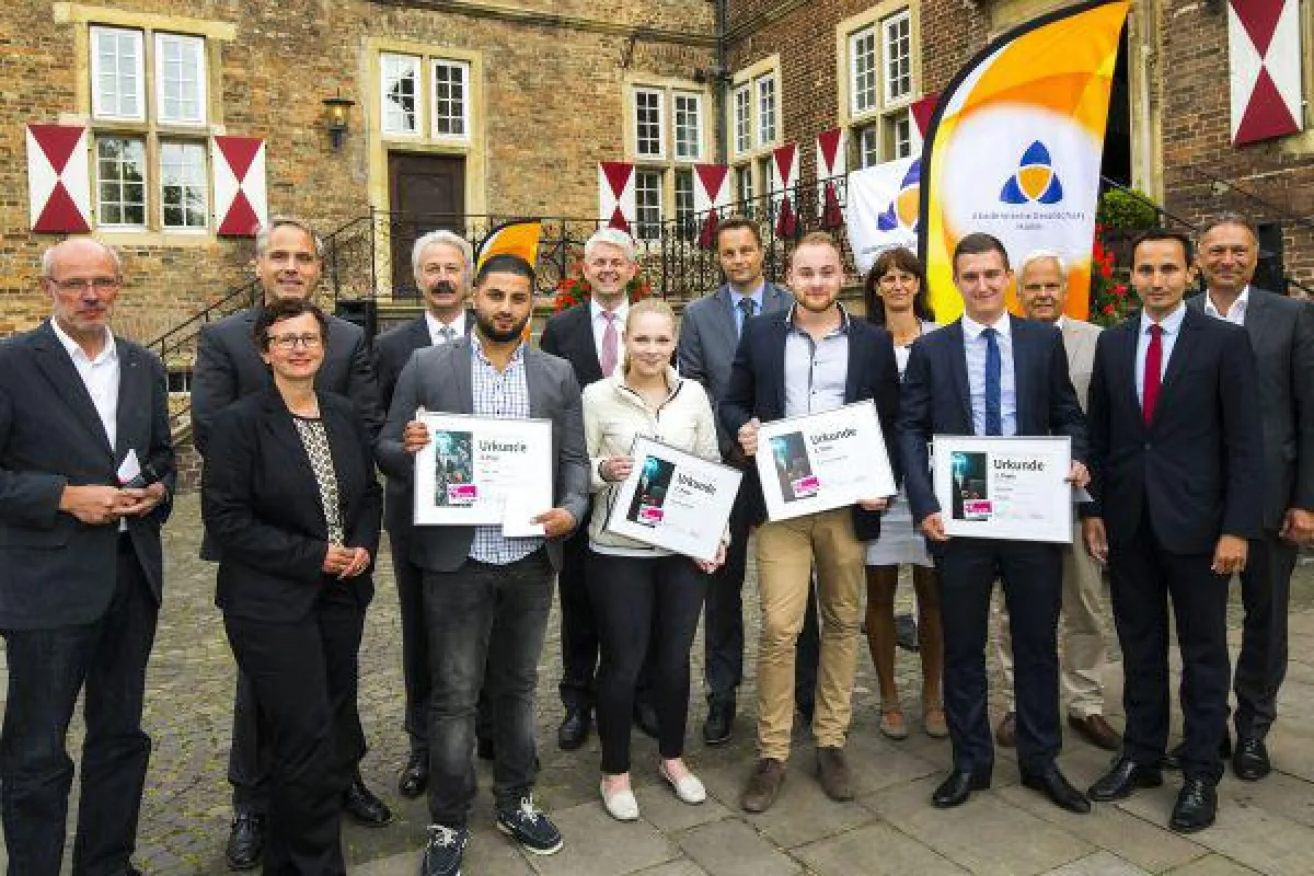 Sieger und Jury des Geschäftsideen-Wettbewerbes 2015 - Foto: Thorsten Hübner