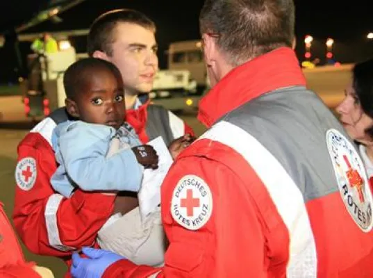 Bild: Großer Einsatz für kleine Patienten - Das DRK Solingen unterstützt das Friedensdorf Oberhausen