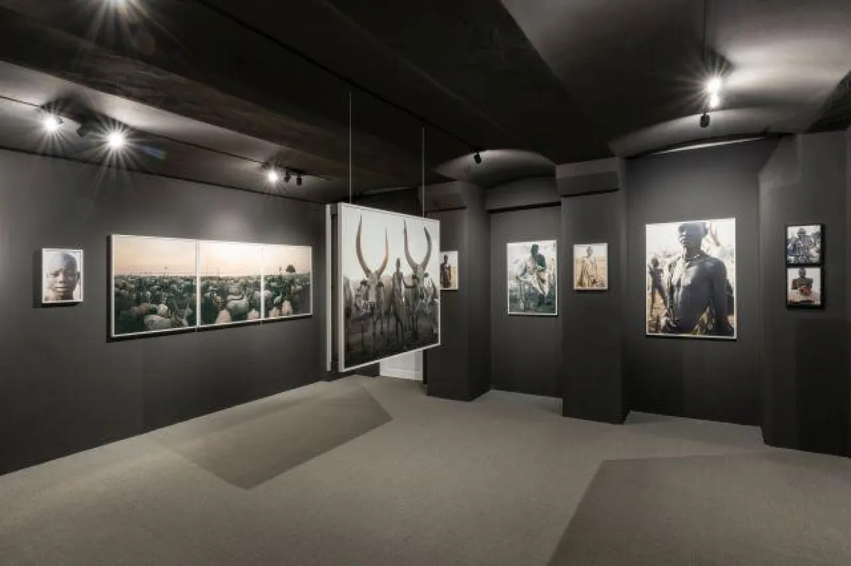 Der Fotograf Gian Giovanoli hat für die Rahmung seiner aktuellen Arbeiten. HALBE zur Rate gezogen