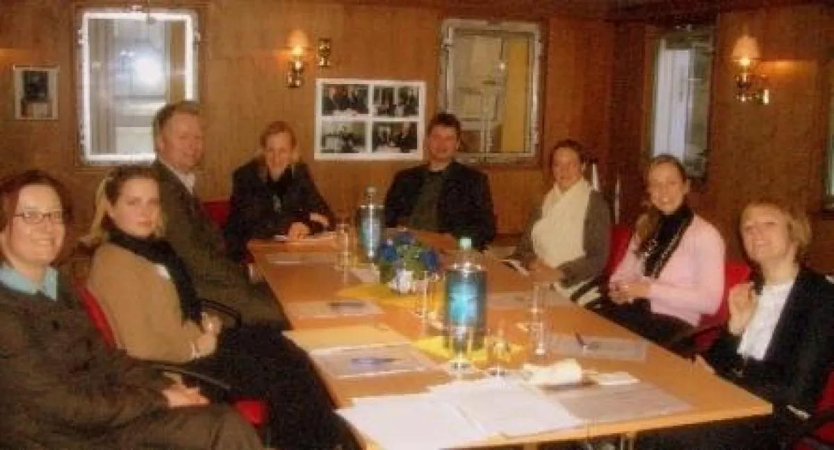 Die Teilnehmer des ersten Qualifizierungslehrganges 2007 auf dem Seminarschiff \