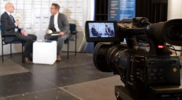Bild: Der Branchen-Sender Telematik.TV kommt heute auf die CeMAT in die "Telematics VIP-Lounge"