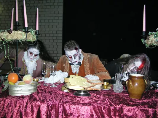 Das Heide-Park Resort präsentiert das gruseligste Brautpaar Bild: Das Heide-Park Resort präsentiert das gruseligste Brautpaar